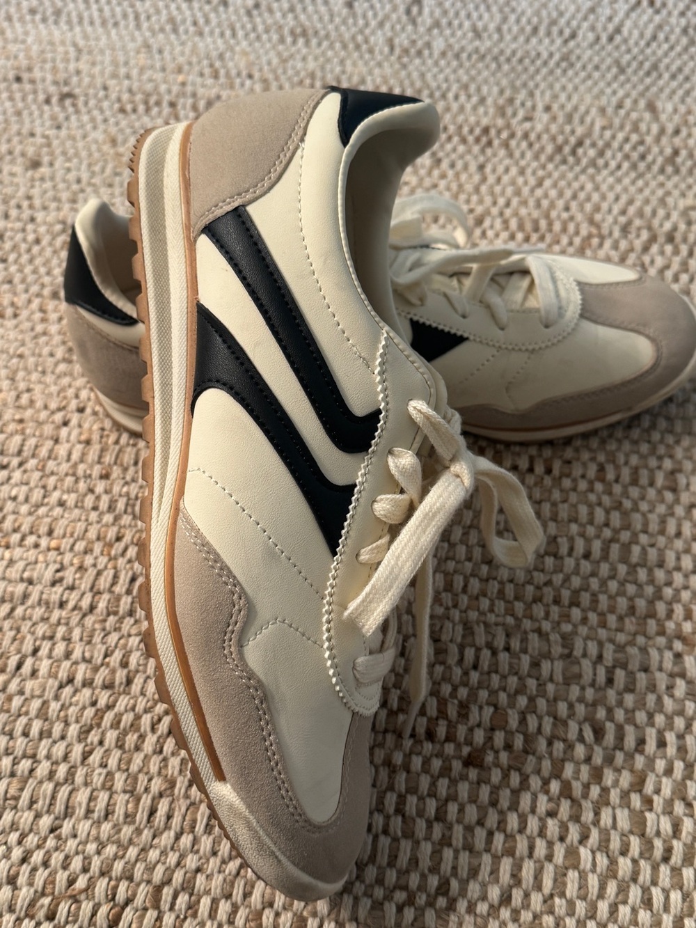 No Boundaries Size 9 Retro Runner Sneakers Cream Taupe Black Gum Sole